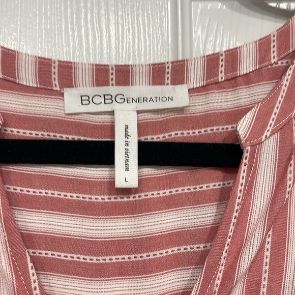 BCBGeneration top. Light red. Size large. - Picture 3 of 3
